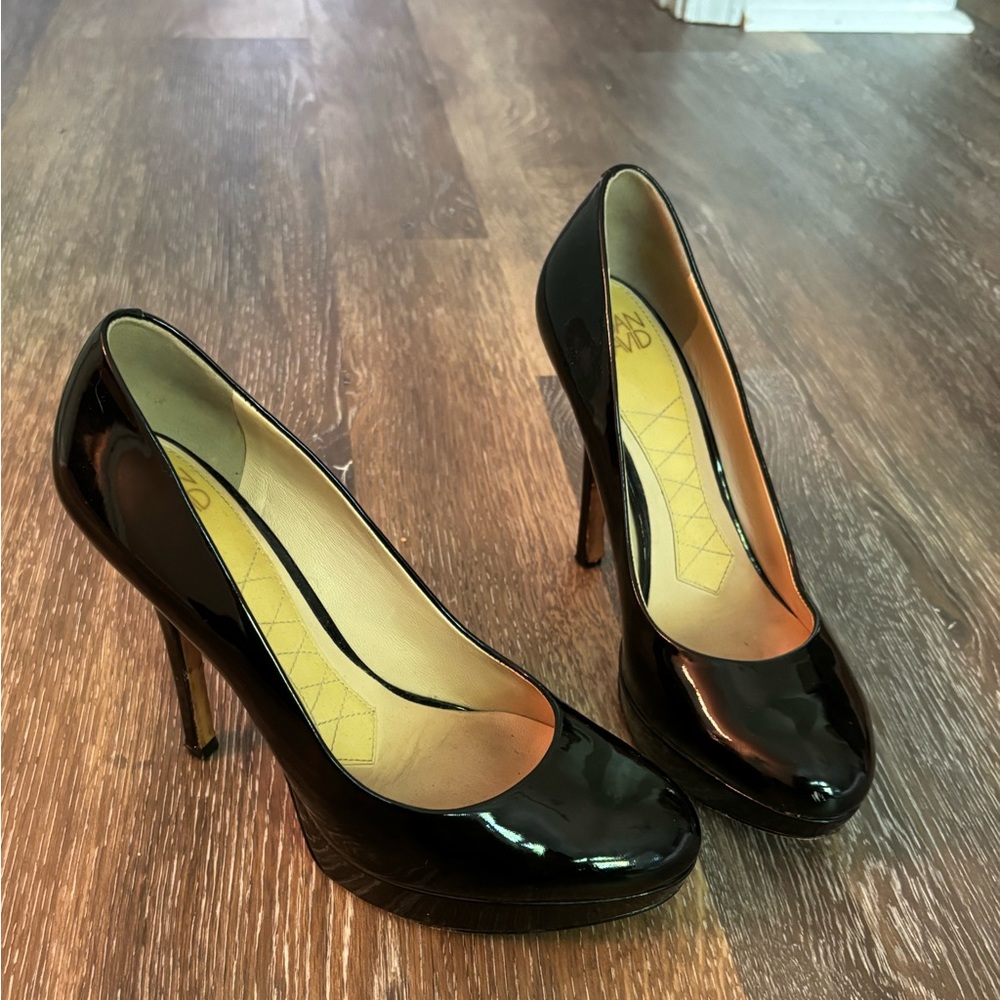 Joan & David pump heels